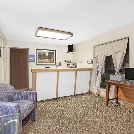 Days Inn By Wyndham Emporia Exterior photo