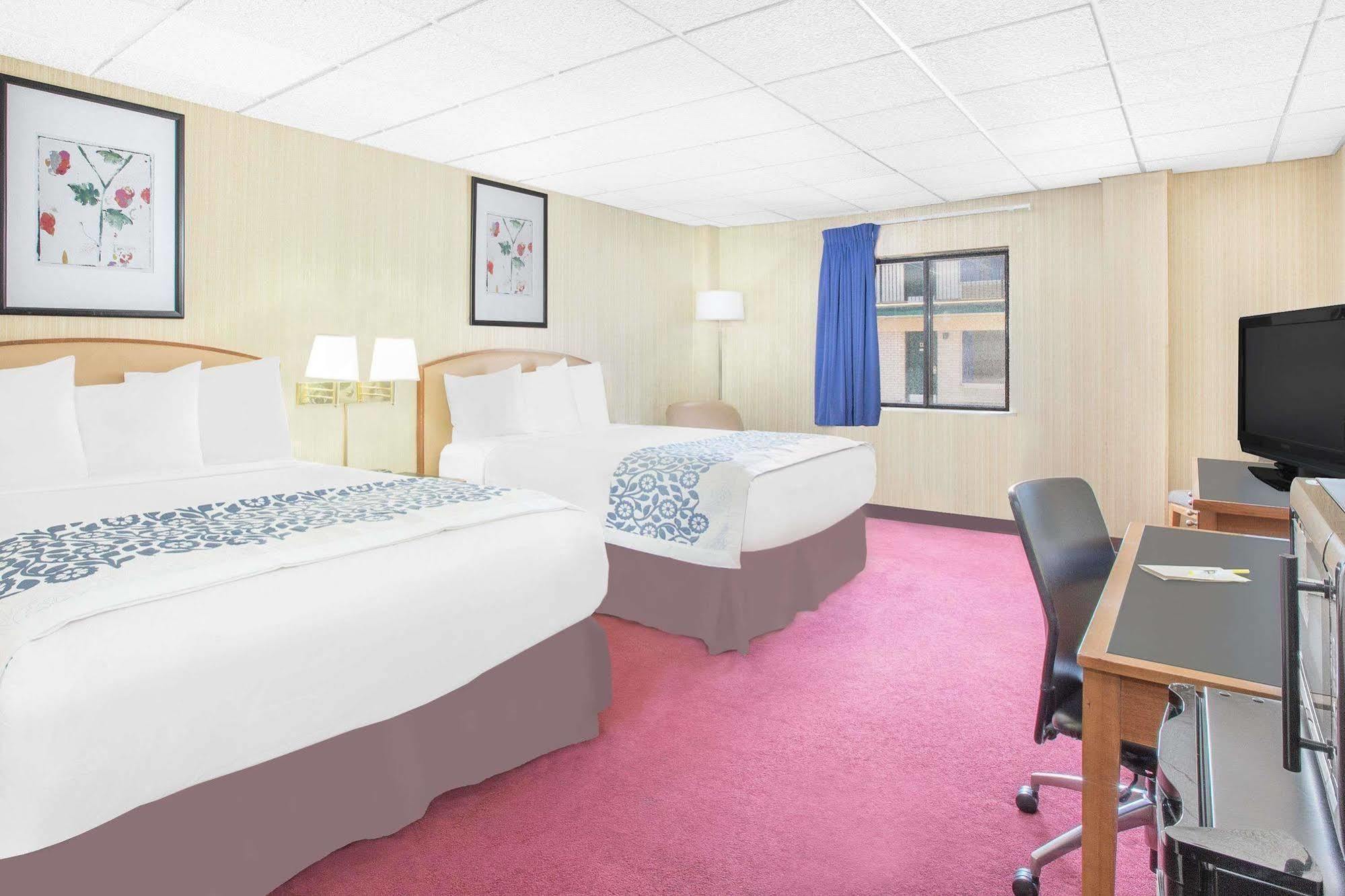 Days Inn By Wyndham Emporia Exterior photo