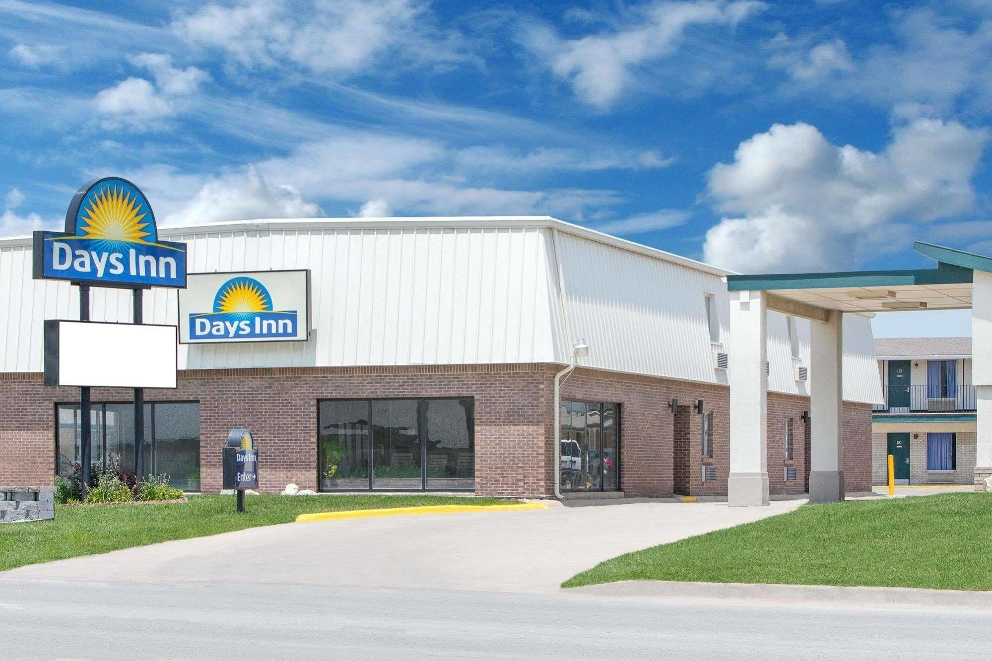 Days Inn By Wyndham Emporia Exterior photo